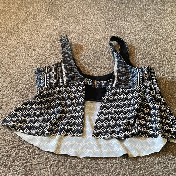 Bathing Suit Top with Open Back and Swing Front - Picture 4 of 7